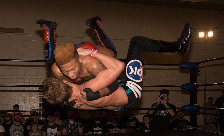 Lio_Rush_doing_Rush_Hour_finisher_at_Smash-1