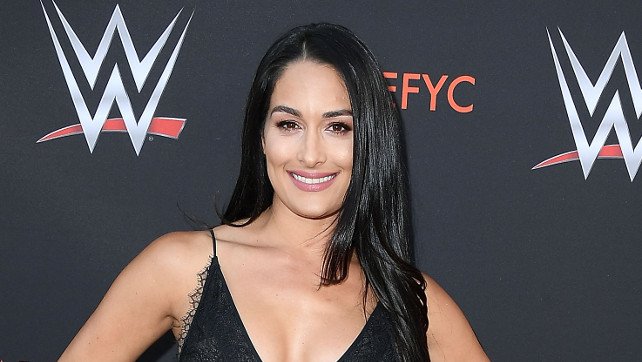 SmackDown’s Best Backstage Photos, Nikki Bella Is Ready For Super Show-Down