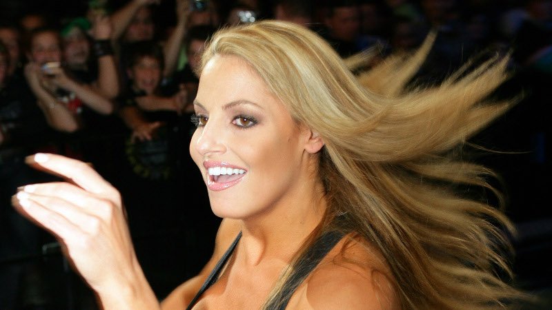 Trish Stratus Returns To Raw