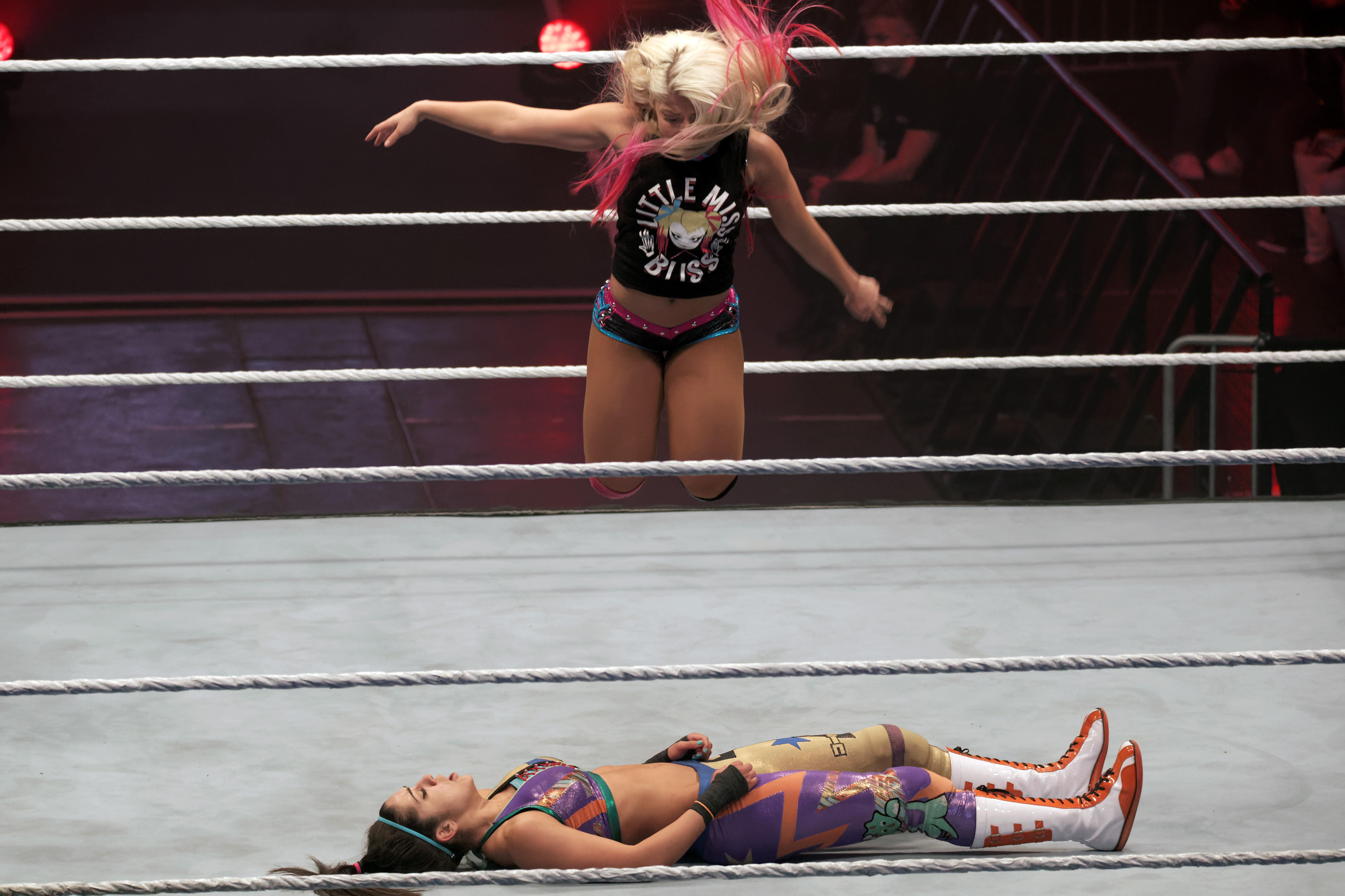 Alexa Bliss v Bayley