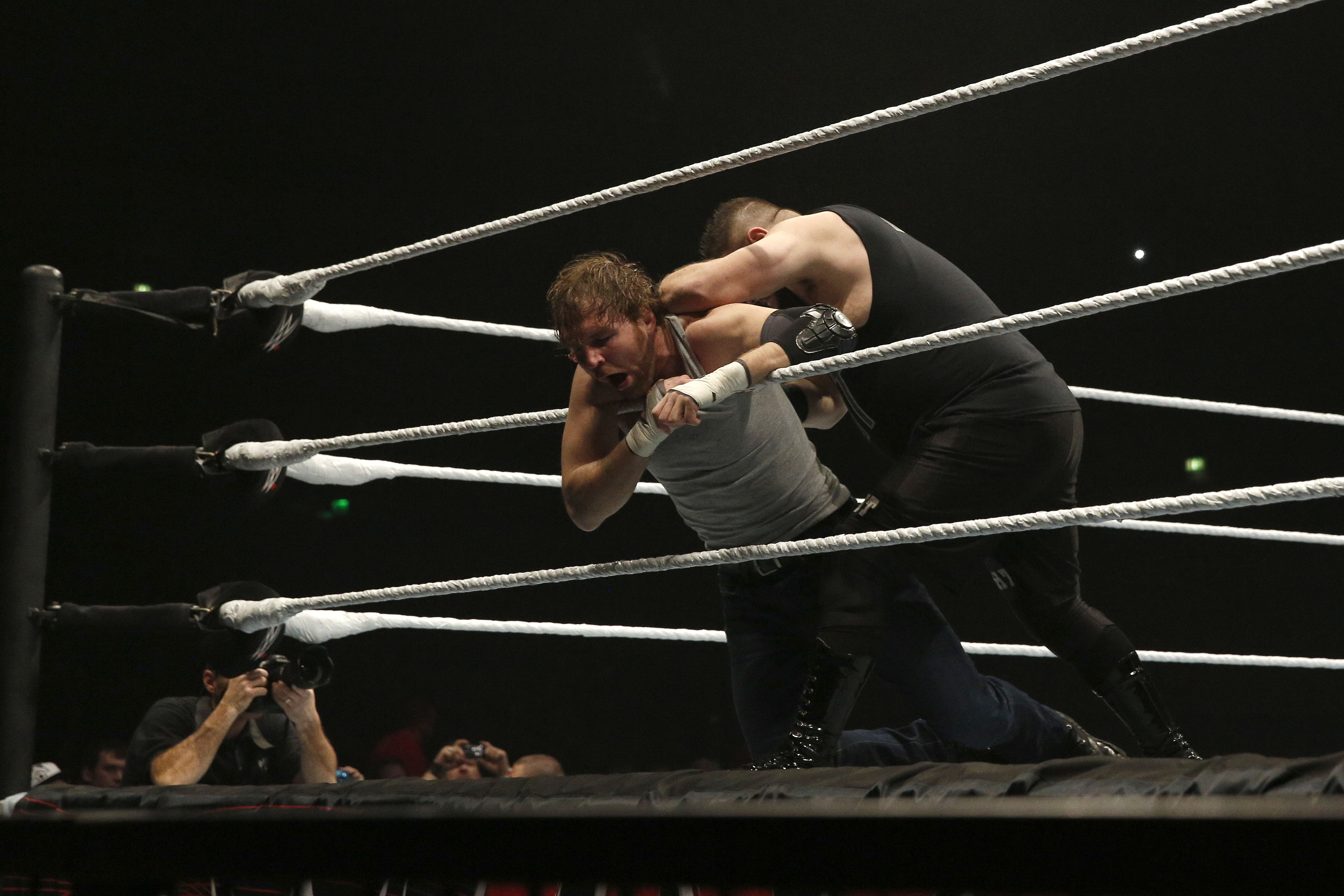 Dean Ambrose vs Kevin Owens