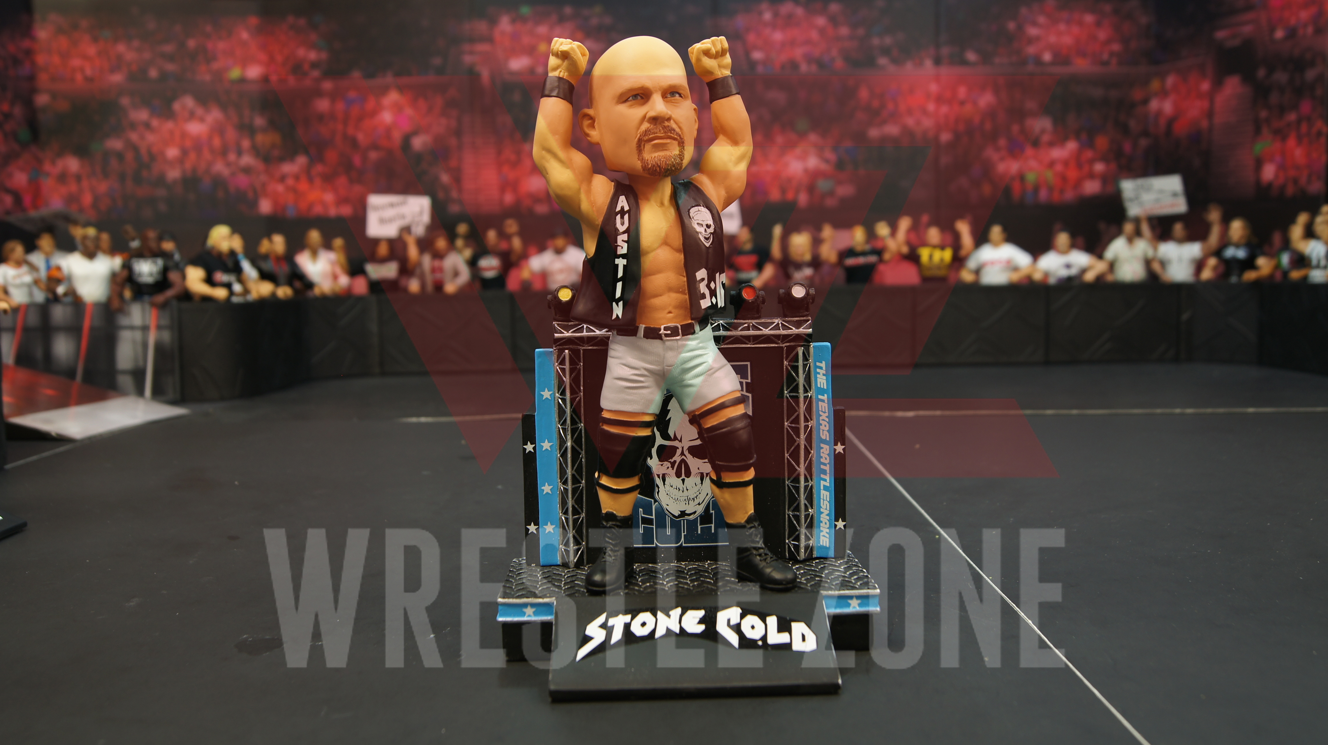 Wwe_foco_bobbleheads_austin_a