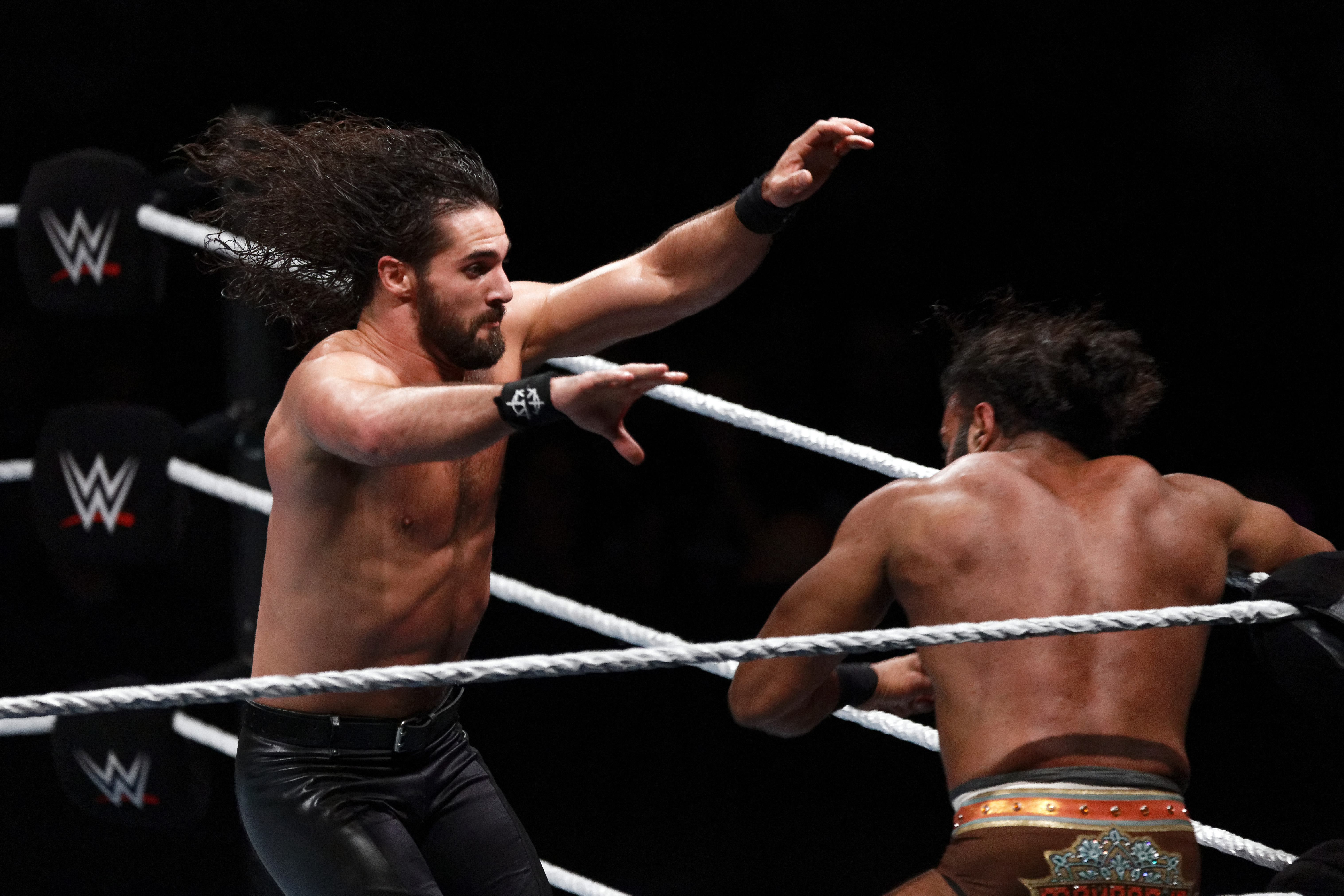 Seth Rollins vs Jinder Mahal