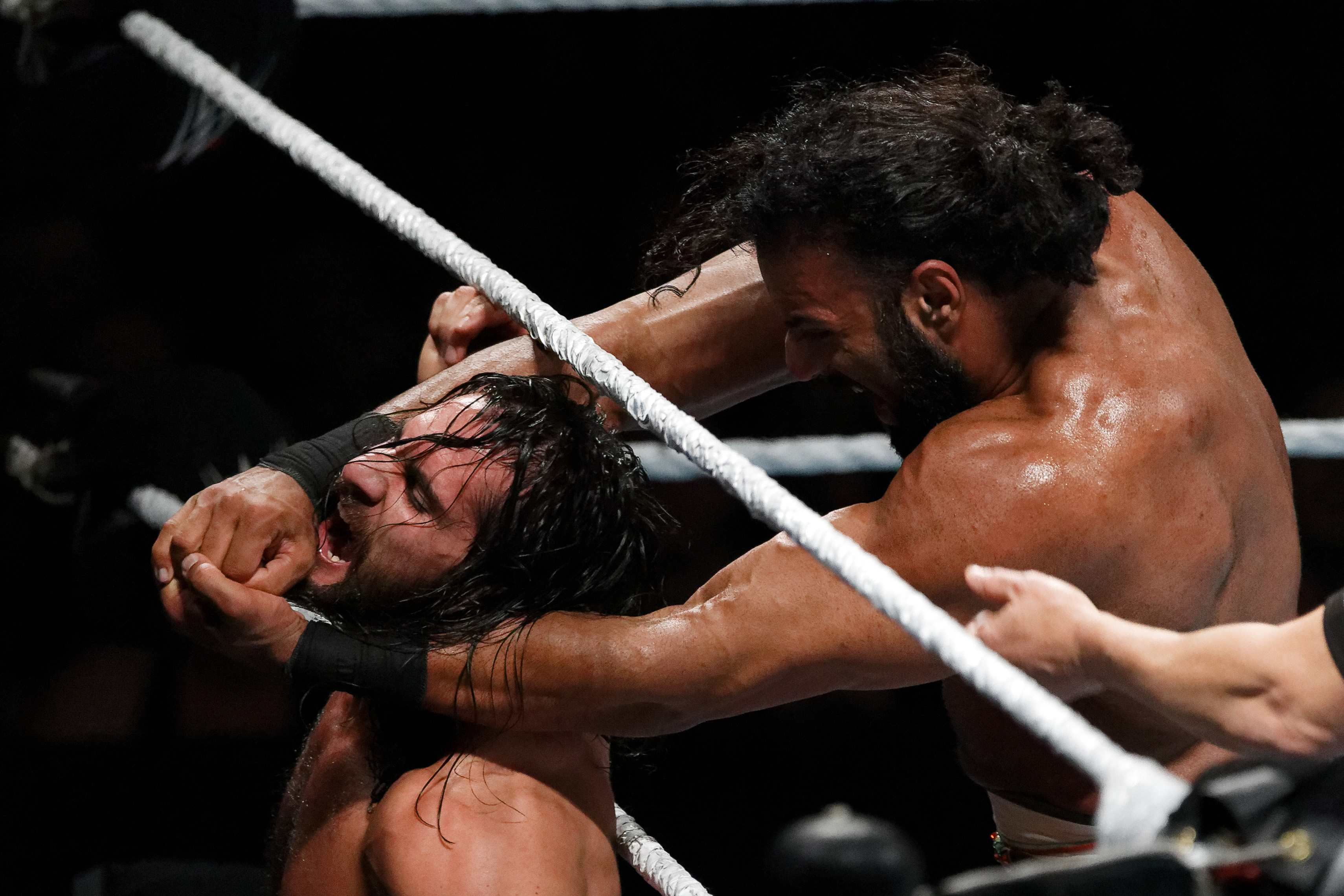 Seth Rollins vs Jinder Mahal