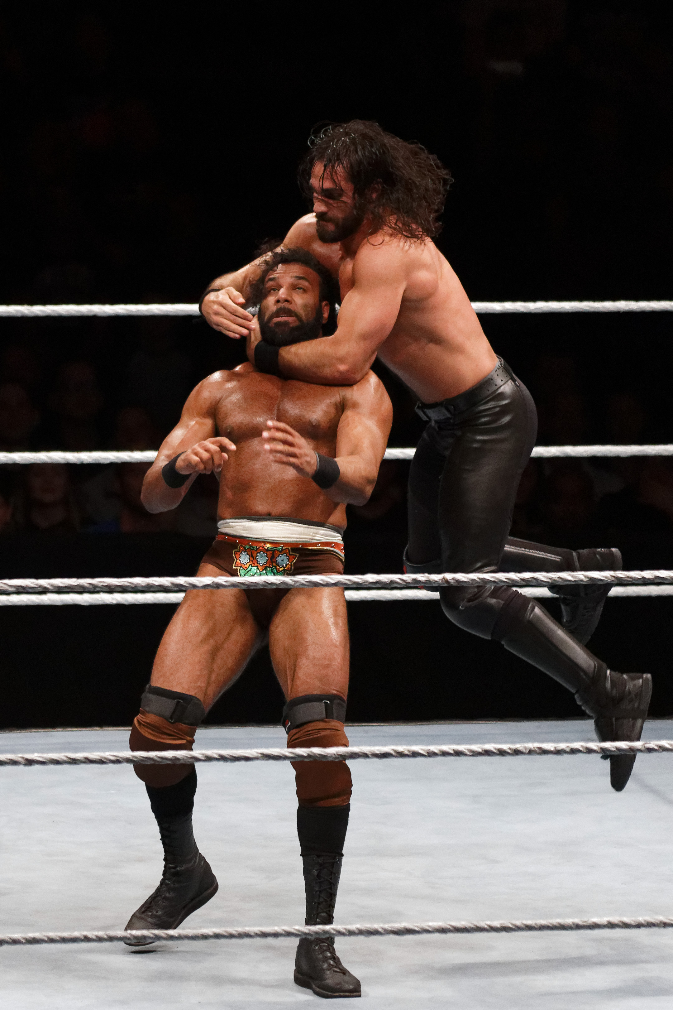 Seth Rollins vs Jinder Mahal