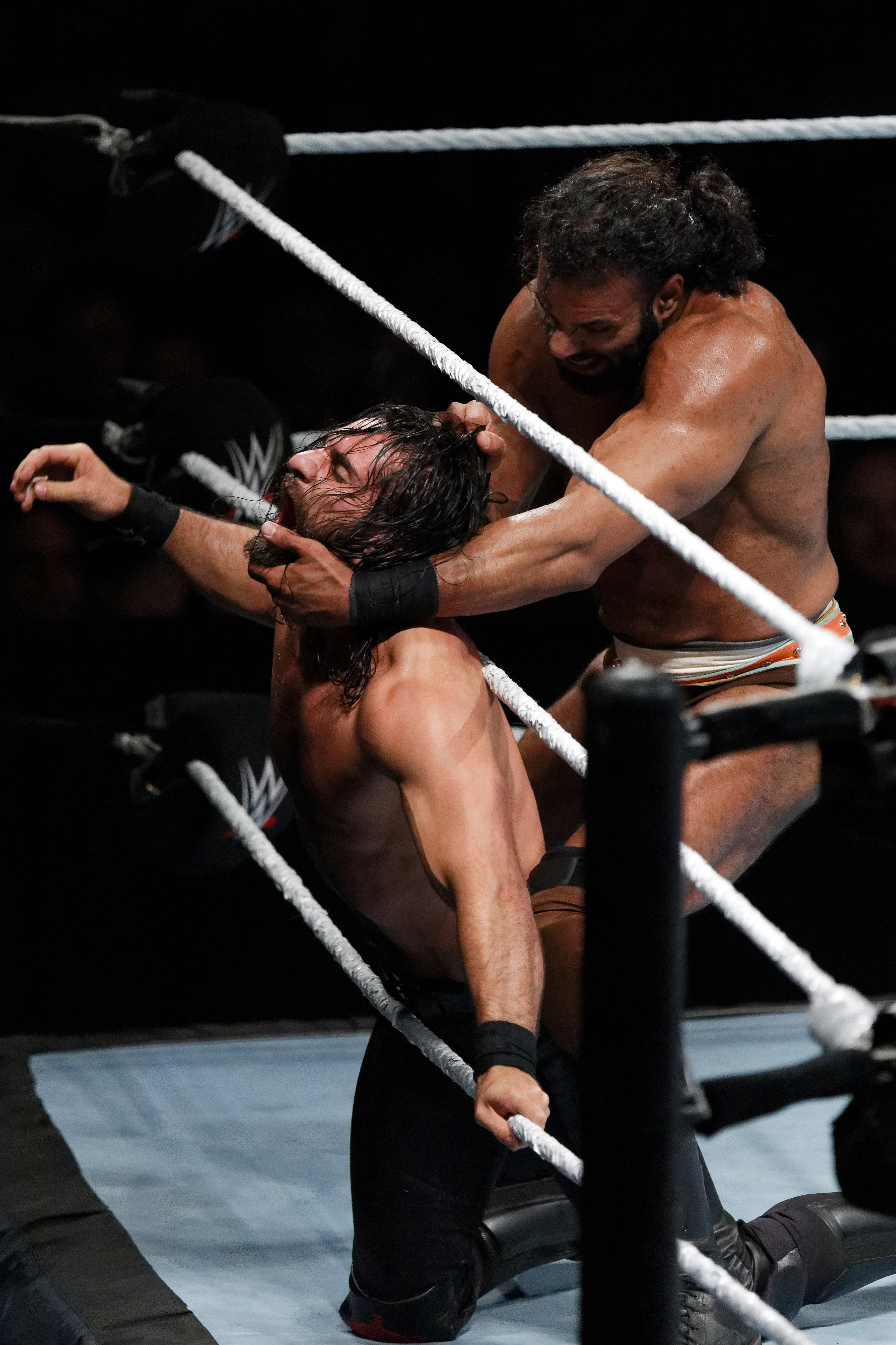 Seth Rollins vs Jinder Mahal