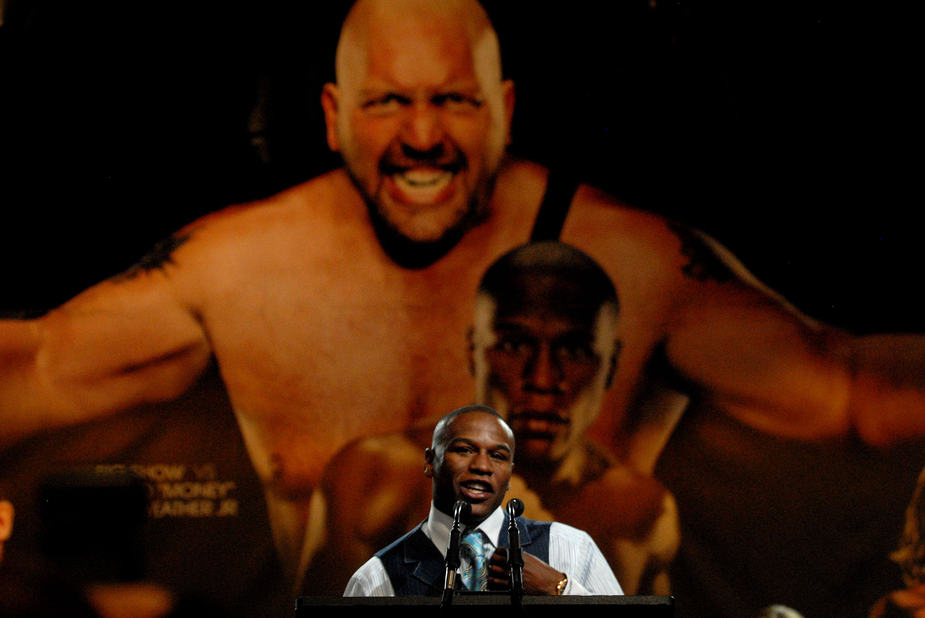 The Big Show vs Floyd Mayweather