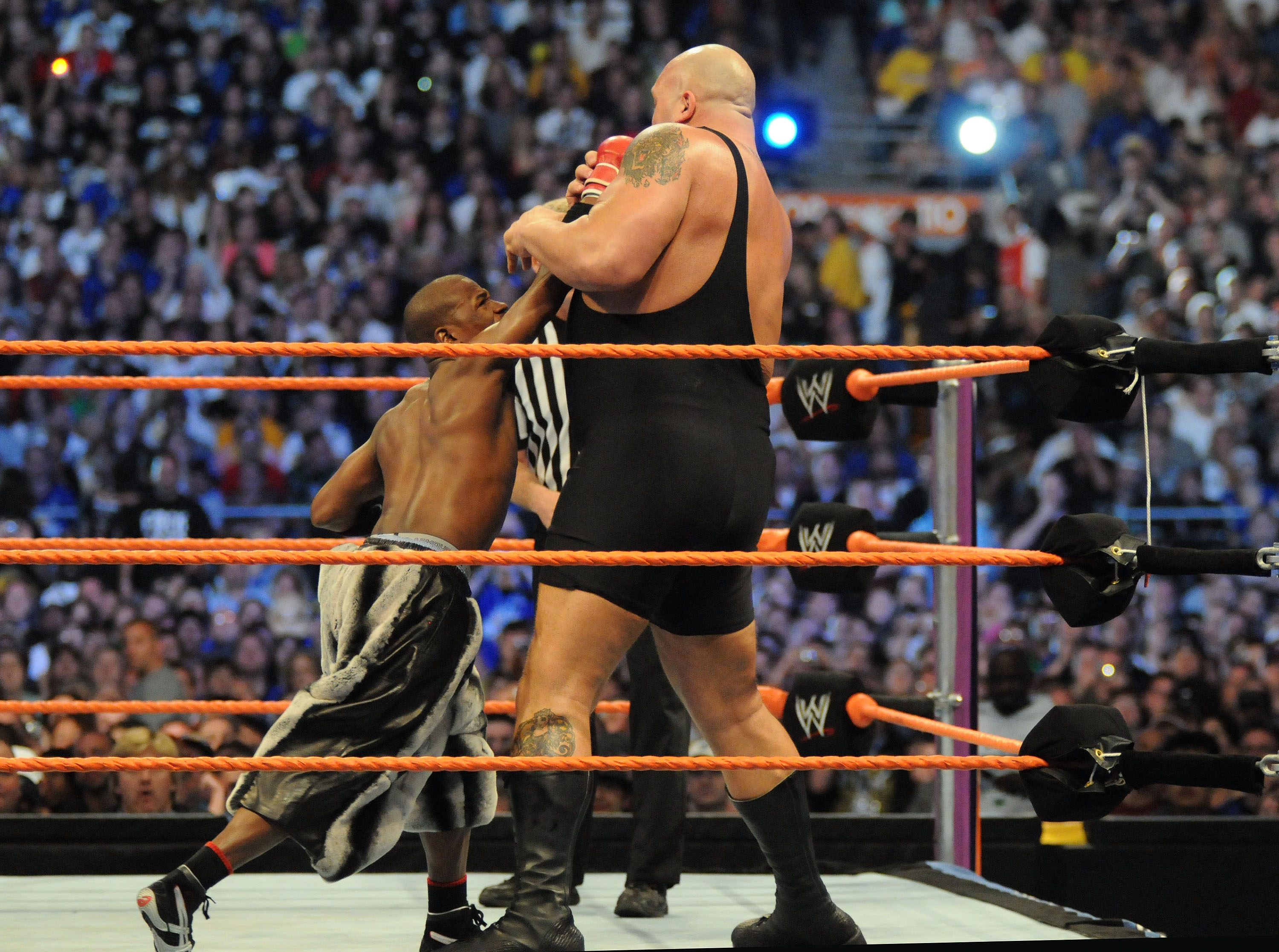 The Big Show vs Floyd Mayweather