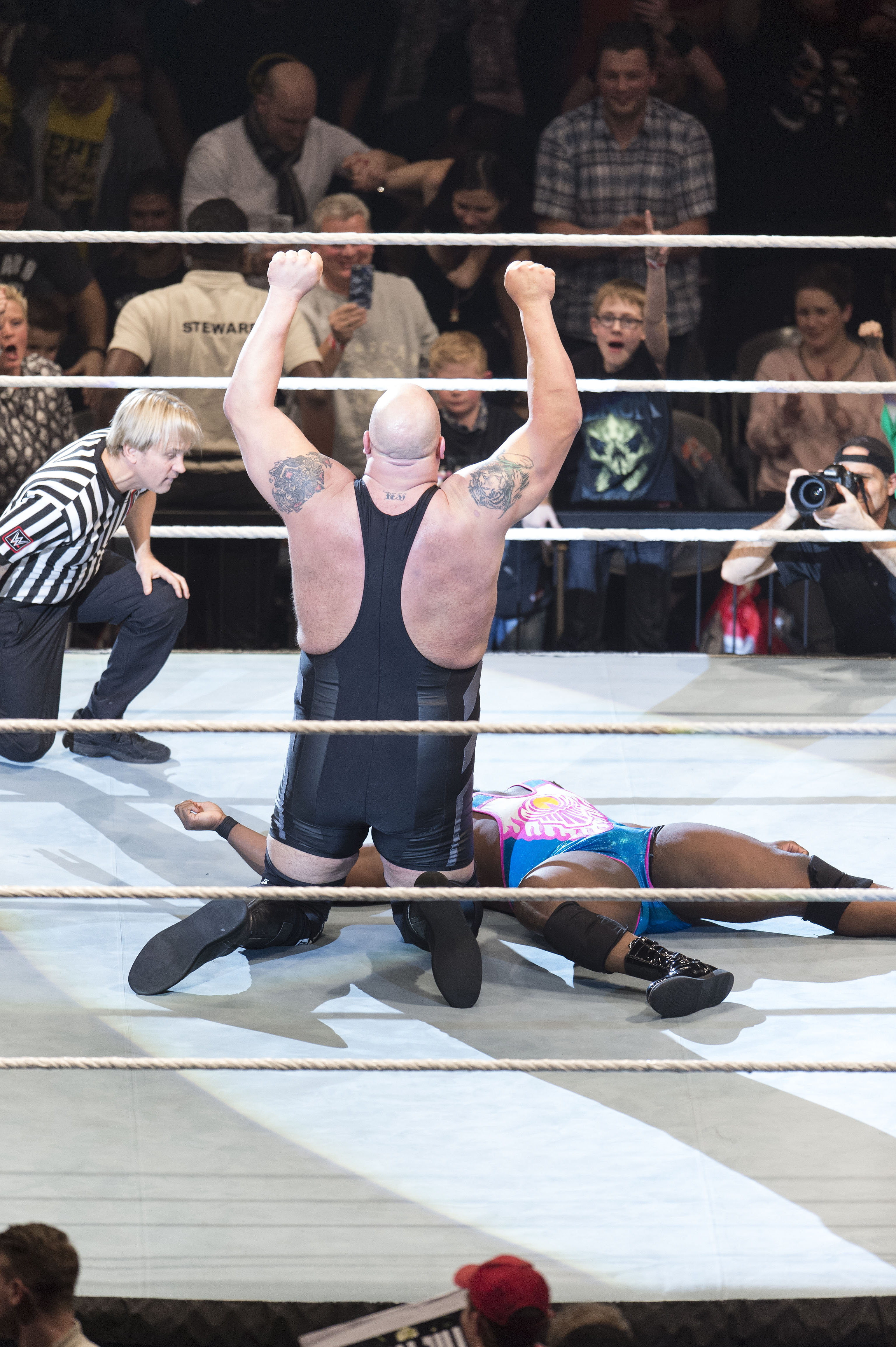 The New Day v The Big Show & Usos