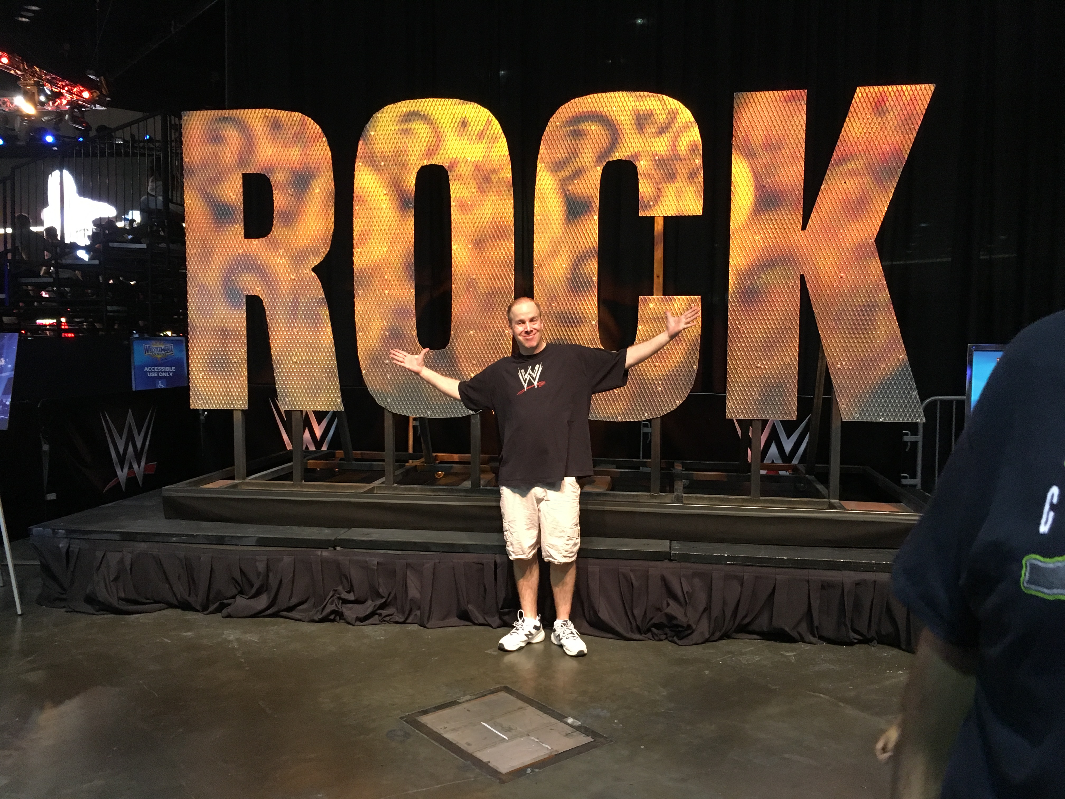 WM32 Rock Sign