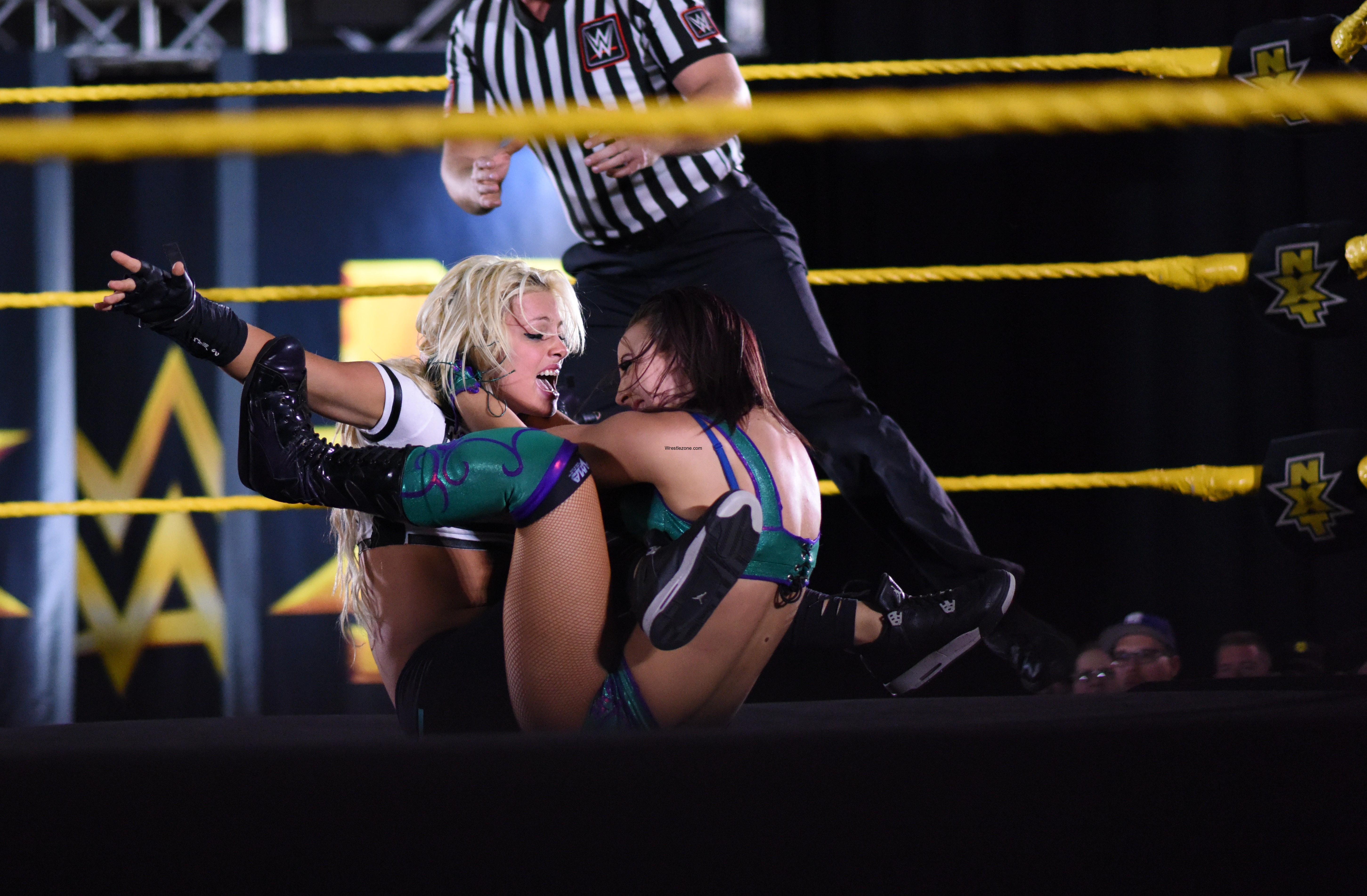 Liv Morgan vs Peyton Royce