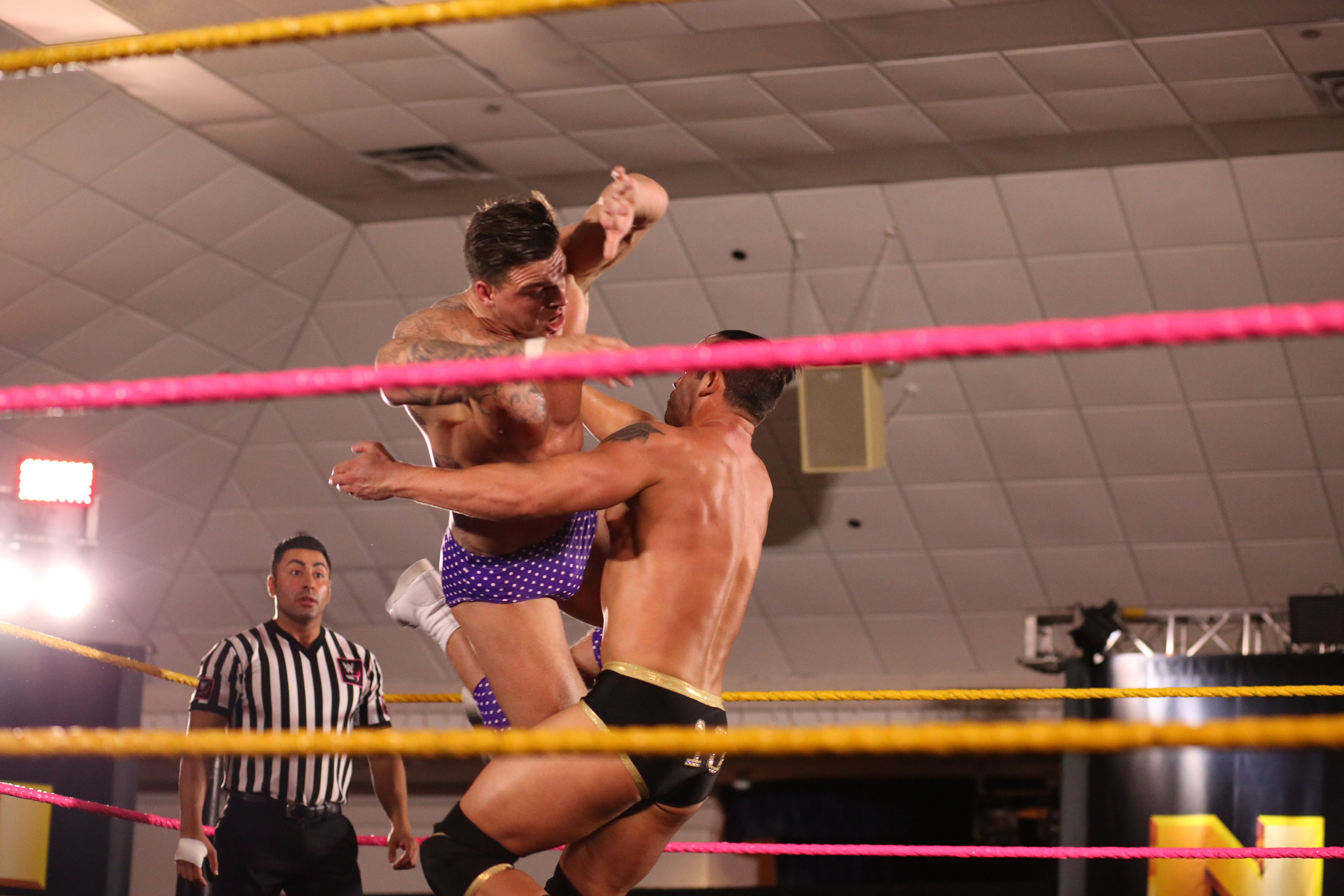 Tye Dillinger vs Hugo Knox